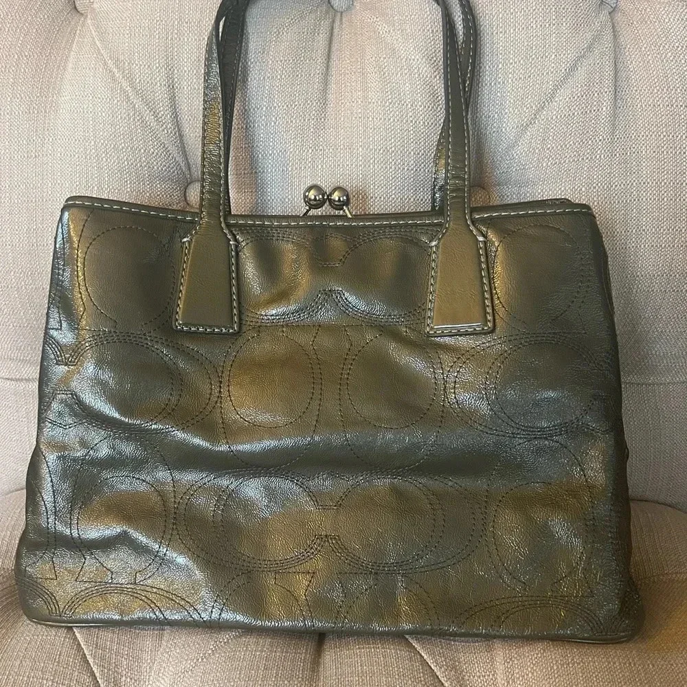 COACH NEW Carryall Signature Patent Kisslock Purse Bag Shoulder Handbag - Picture 4 of 10